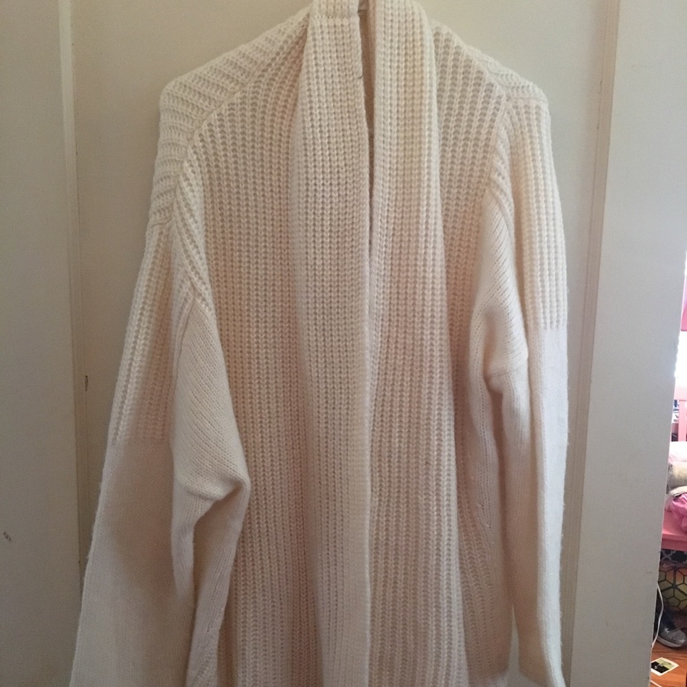 Multiple sweaters! L’s and XL’s